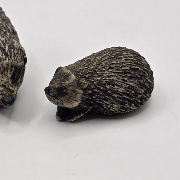 Vintage Hedgehog Figurine Set Resin Mother and Babies Woodland Animal Décor - Picture 4 of 10